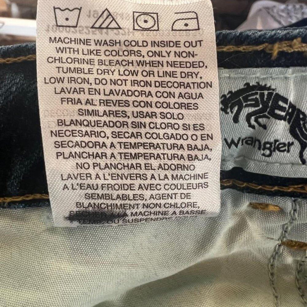 Wrangler High Rise True Straight Crop in Medium Wash - Size 16 - Picture 9 of 9